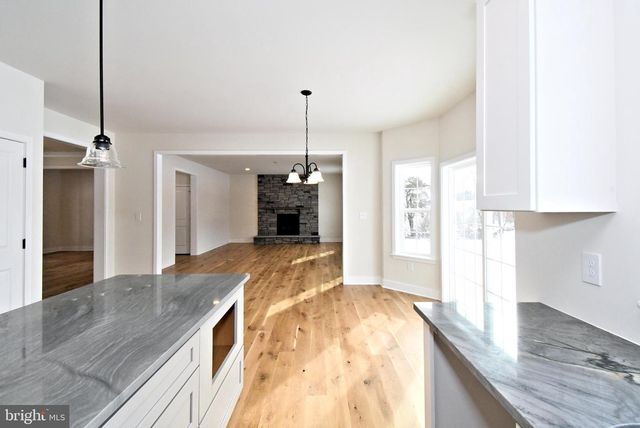 208 SCHWENK RD, Perkiomenville, PA 18074