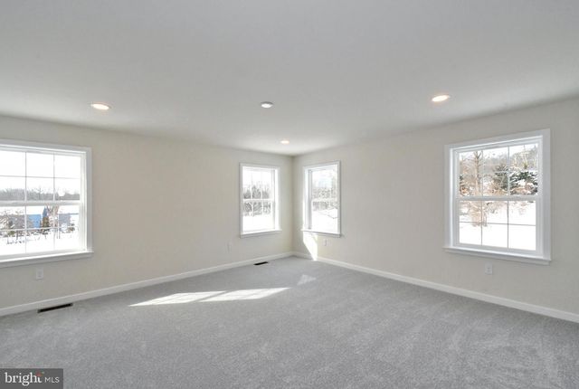 208 SCHWENK RD, Perkiomenville, PA 18074