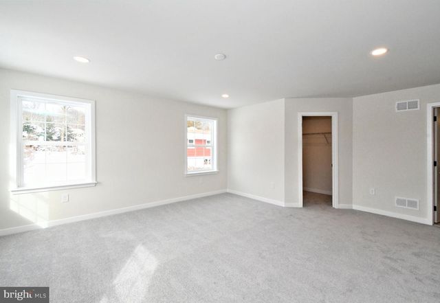 208 SCHWENK RD, Perkiomenville, PA 18074