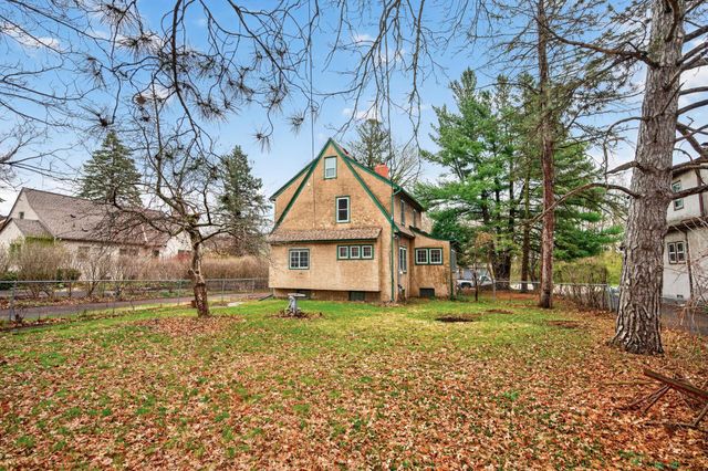 1749 Hamline Avenue N, Falcon Heights, MN 55113