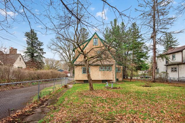 1749 Hamline Avenue N, Falcon Heights, MN 55113