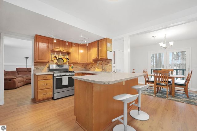 2525 Five Mile Road, Traverse City, MI 49686