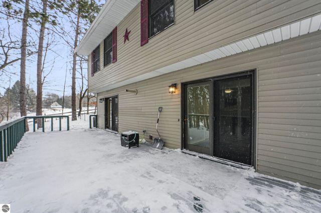 2525 Five Mile Road, Traverse City, MI 49686