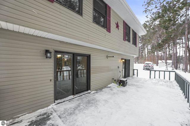 2525 Five Mile Road, Traverse City, MI 49686