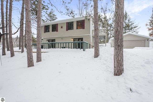 2525 Five Mile Road, Traverse City, MI 49686