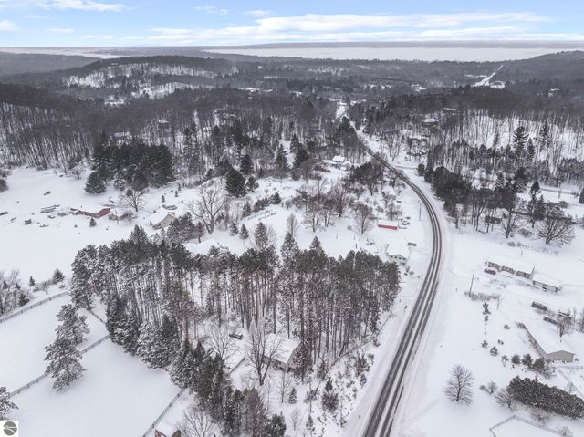 2525 Five Mile Road, Traverse City, MI 49686