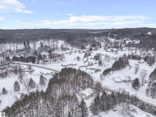 2525 Five Mile Road, Traverse City, MI 49686