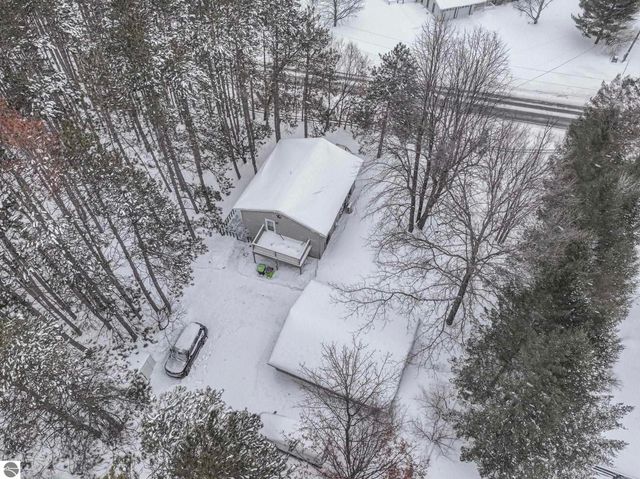 2525 Five Mile Road, Traverse City, MI 49686