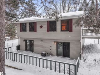 2525 Five Mile Road, Traverse City, MI 49686