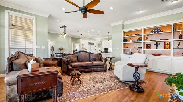 948 Upper Elgin River Road, Elgin, TX 78621