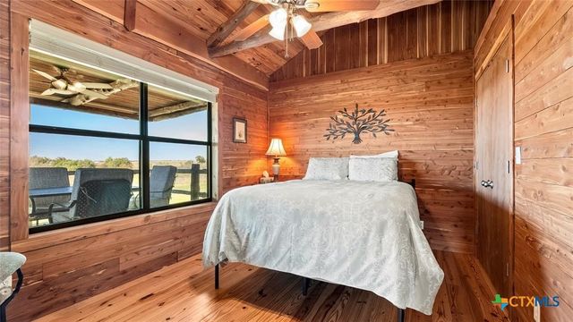 948 Upper Elgin River Road, Elgin, TX 78621