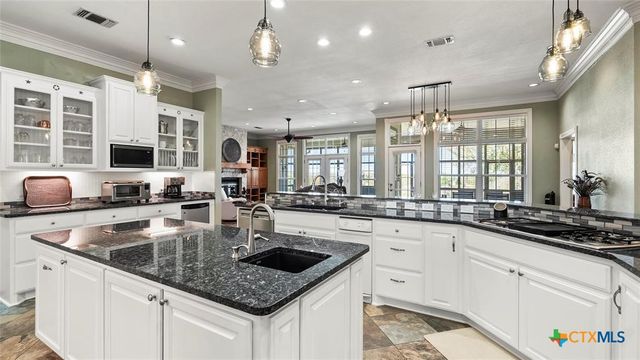 948 Upper Elgin River Road, Elgin, TX 78621