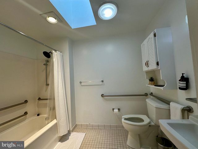 210 W MAIN ST, Berryville, VA 22611