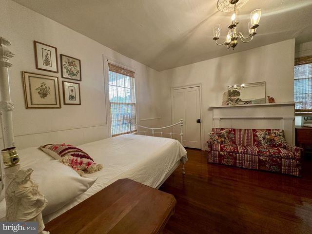 210 W MAIN ST, Berryville, VA 22611