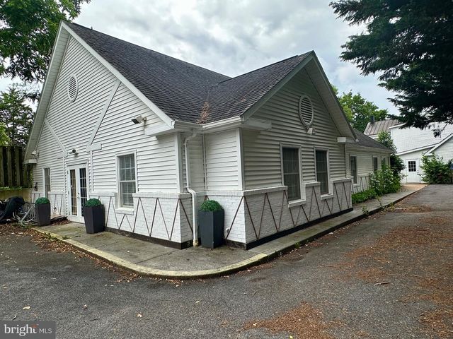 210 W MAIN ST, Berryville, VA 22611