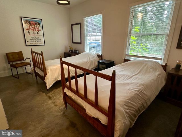 210 W MAIN ST, Berryville, VA 22611