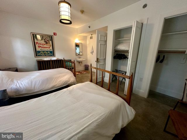 210 W MAIN ST, Berryville, VA 22611