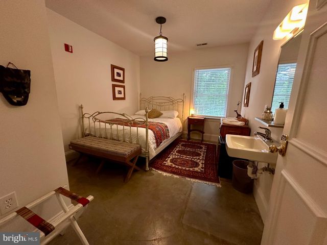 210 W MAIN ST, Berryville, VA 22611