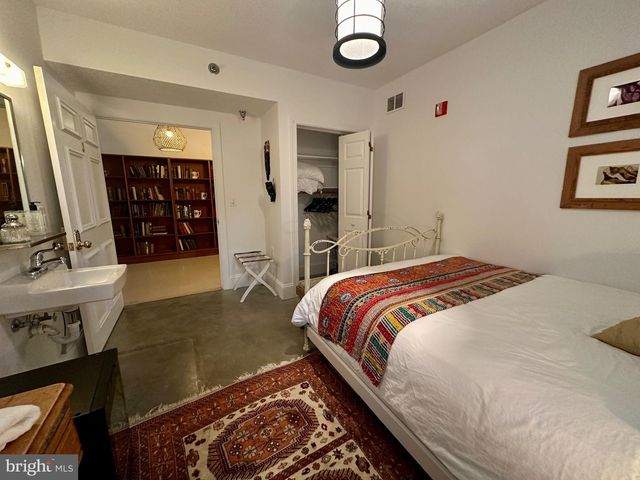 210 W MAIN ST, Berryville, VA 22611