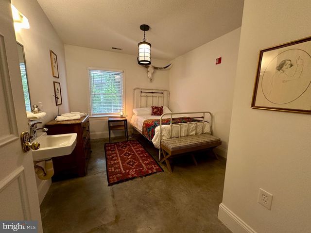 210 W MAIN ST, Berryville, VA 22611