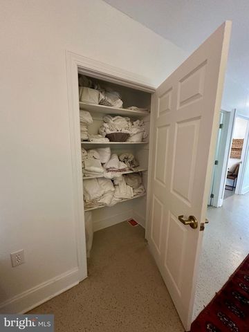 210 W MAIN ST, Berryville, VA 22611