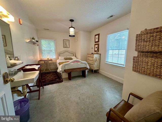 210 W MAIN ST, Berryville, VA 22611