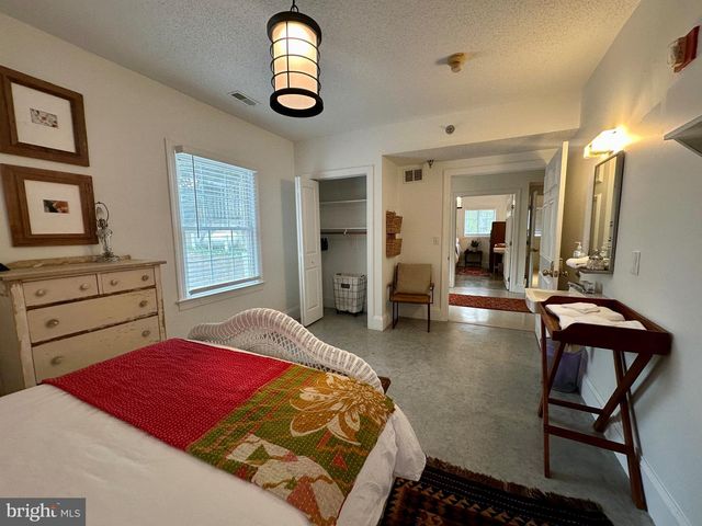 210 W MAIN ST, Berryville, VA 22611