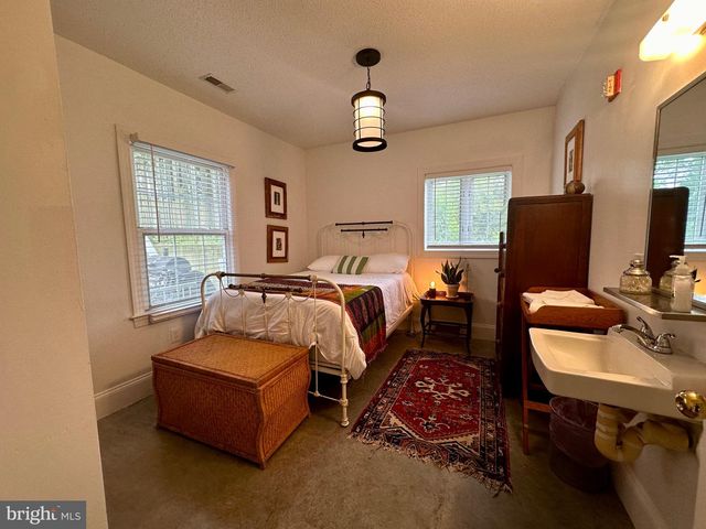 210 W MAIN ST, Berryville, VA 22611