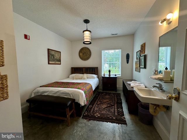 210 W MAIN ST, Berryville, VA 22611