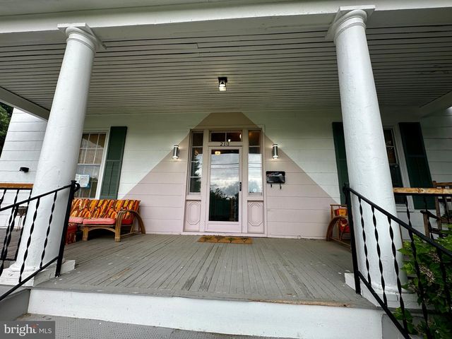 210 W MAIN ST, Berryville, VA 22611