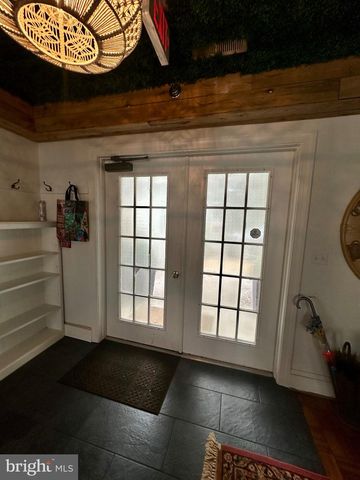 210 W MAIN ST, Berryville, VA 22611