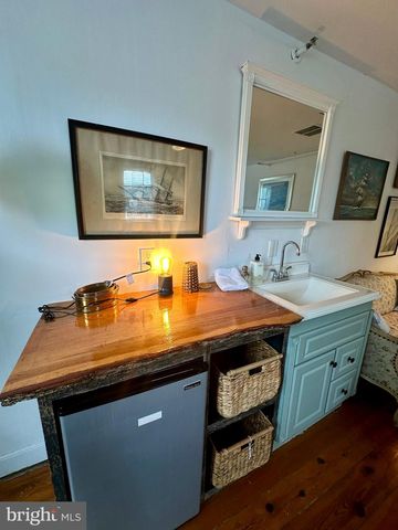 210 W MAIN ST, Berryville, VA 22611