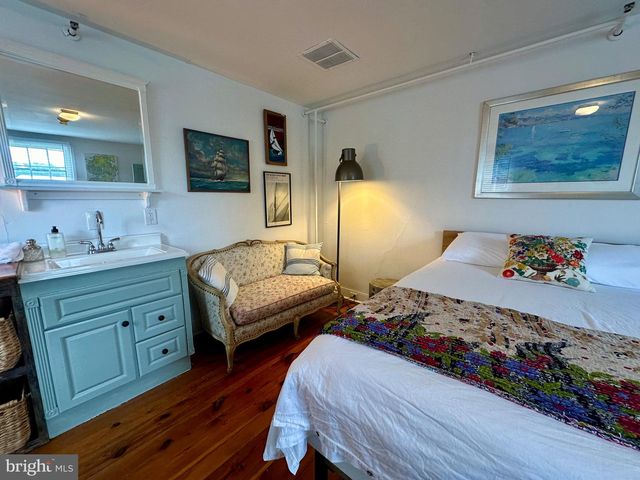 210 W MAIN ST, Berryville, VA 22611