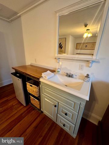 210 W MAIN ST, Berryville, VA 22611