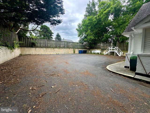 210 W MAIN ST, Berryville, VA 22611