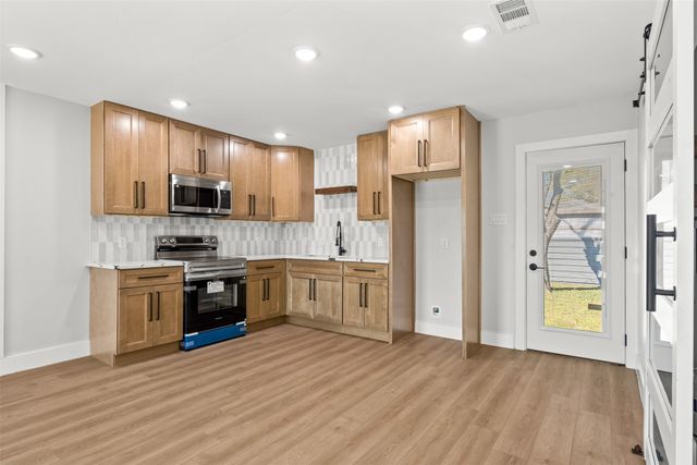 2837 Elsie Faye Heggins Street, Dallas, TX 75215