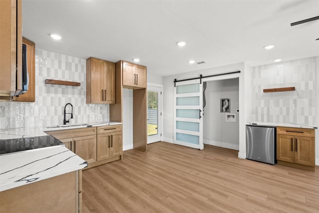 2837 Elsie Faye Heggins Street, Dallas, TX 75215