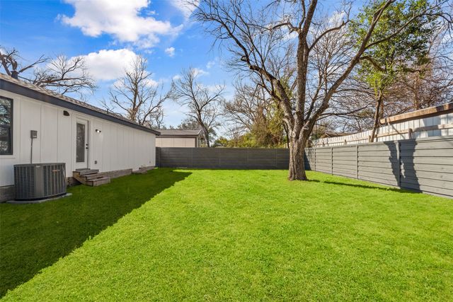 2837 Elsie Faye Heggins Street, Dallas, TX 75215