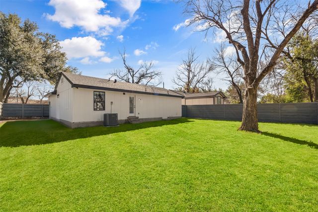 2837 Elsie Faye Heggins Street, Dallas, TX 75215