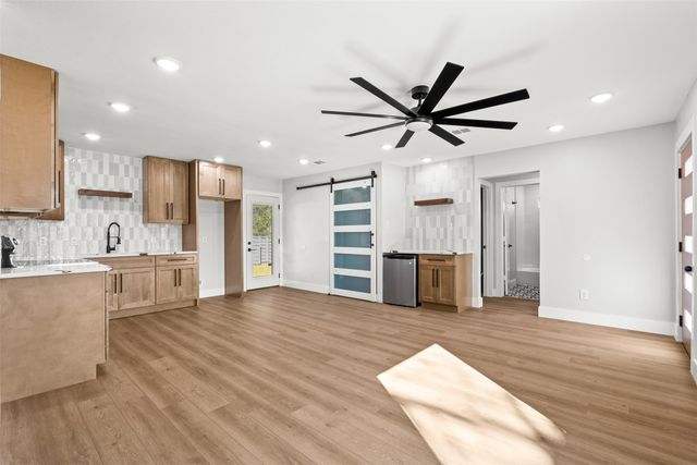 2837 Elsie Faye Heggins Street, Dallas, TX 75215