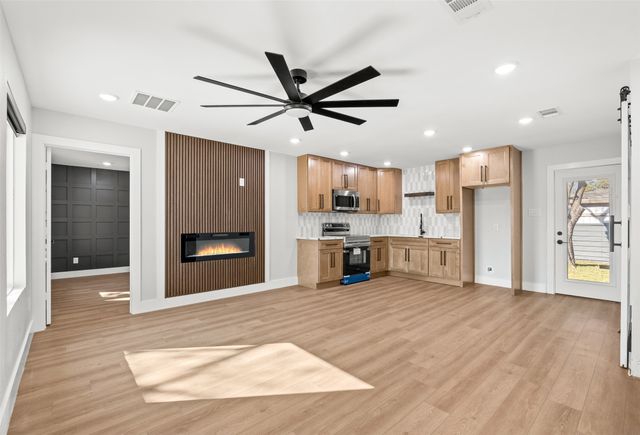 2837 Elsie Faye Heggins Street, Dallas, TX 75215