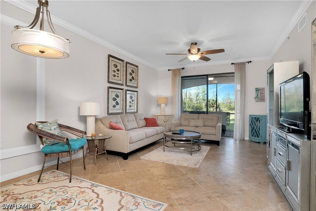 9719 Acqua CT 214, Naples, FL 34113