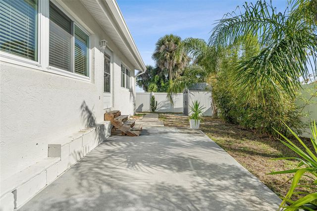 2600 PALMETTO STREET, Nokomis, FL 34275