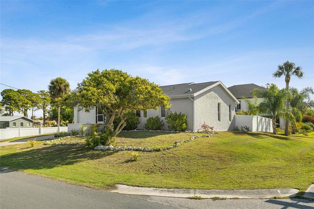 2600 PALMETTO STREET, Nokomis, FL 34275