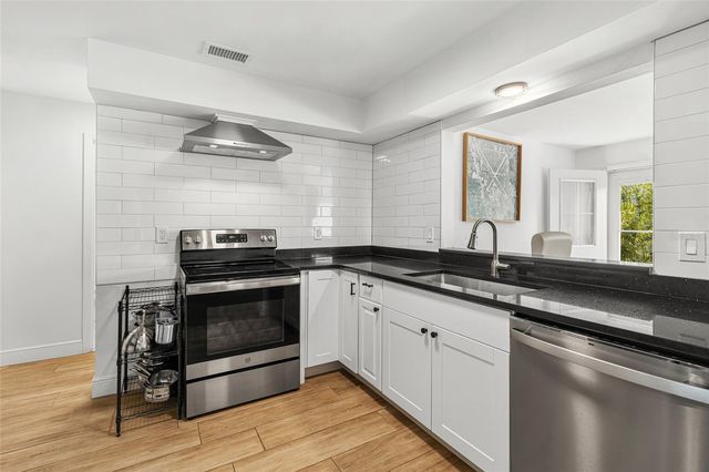 2600 PALMETTO STREET, Nokomis, FL 34275