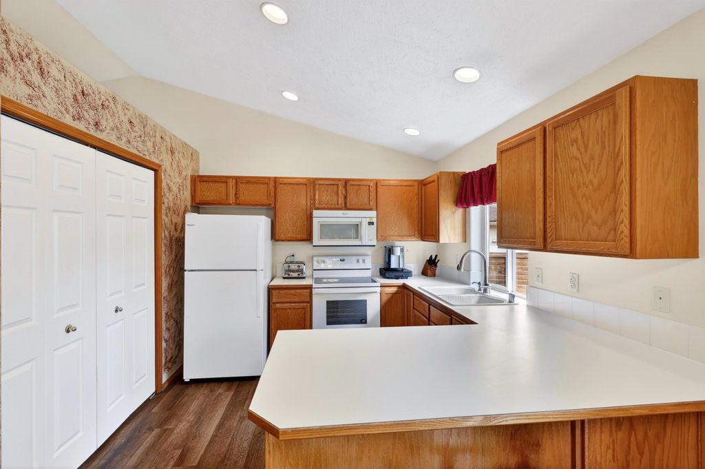 9920 N Parkside Dr, Nine Mile Falls, WA 99026 photo 2