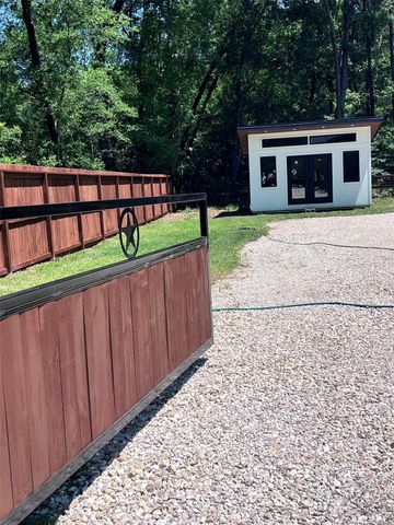340 Windwood Drive, Livingston, TX 77351