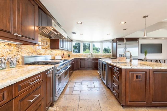 3913 Ventura Canyon, Sherman Oaks, CA 91423