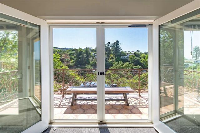 3913 Ventura Canyon, Sherman Oaks, CA 91423