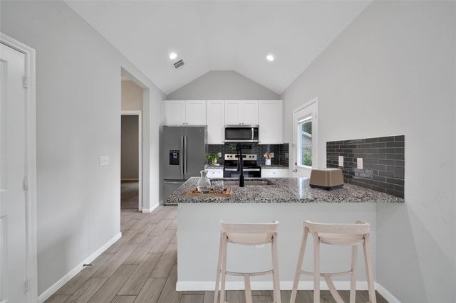 16713 E Ivanhoe, Montgomery, TX 77316